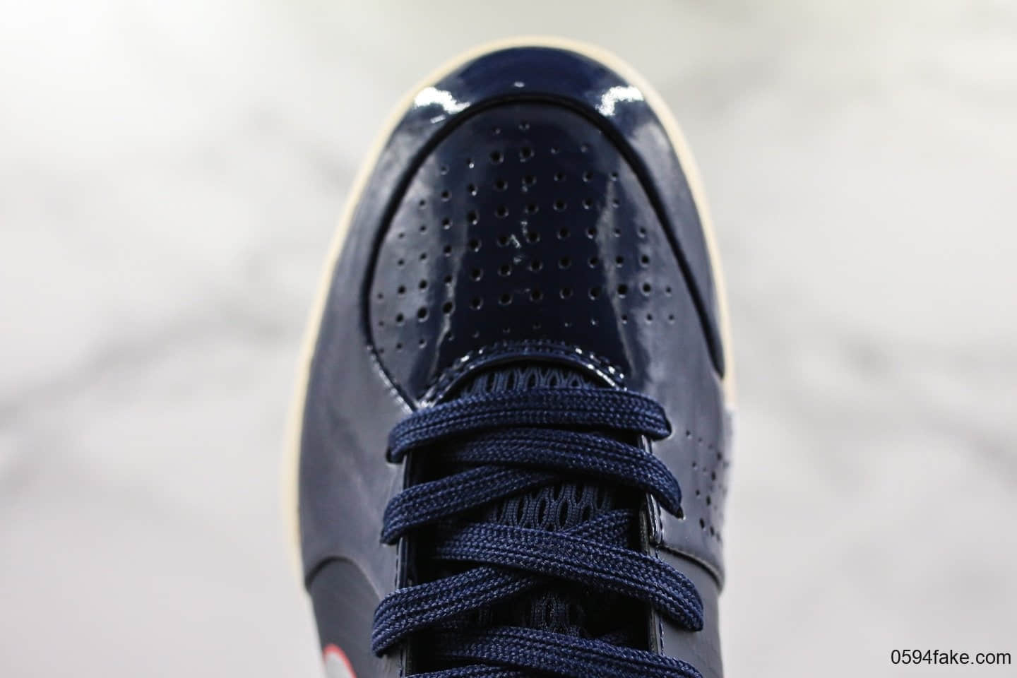 耐克Nike Zoom Kobe 4纯原版本科比4代实战真碳板篮球战靴中底采用LunarliteFoam核心缓震科技 货号：AV6339-014