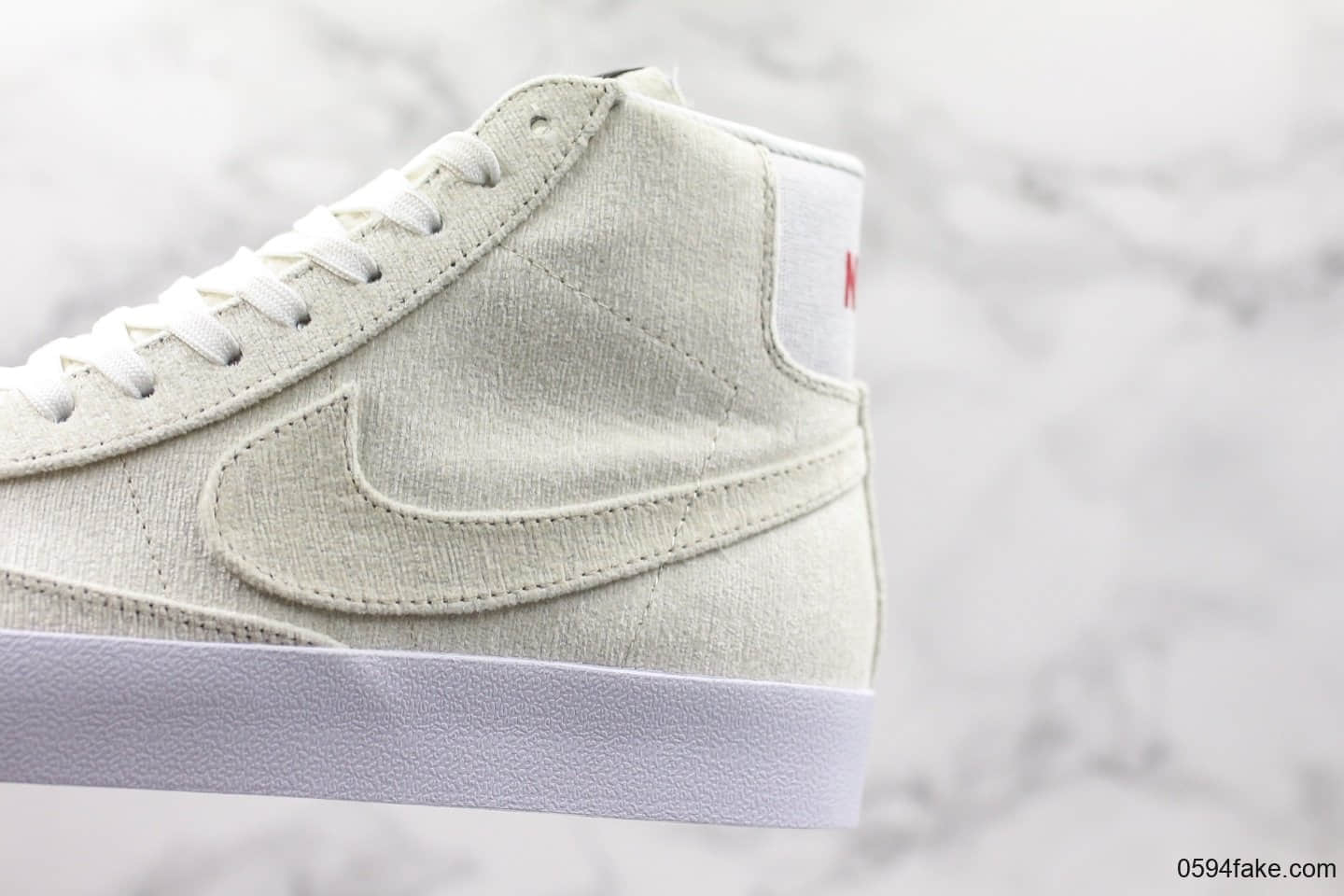 耐克Stranger Things x Nike Blazer Mid怪奇物语联名款米白色公司级带半码 货号：CJ6102-100