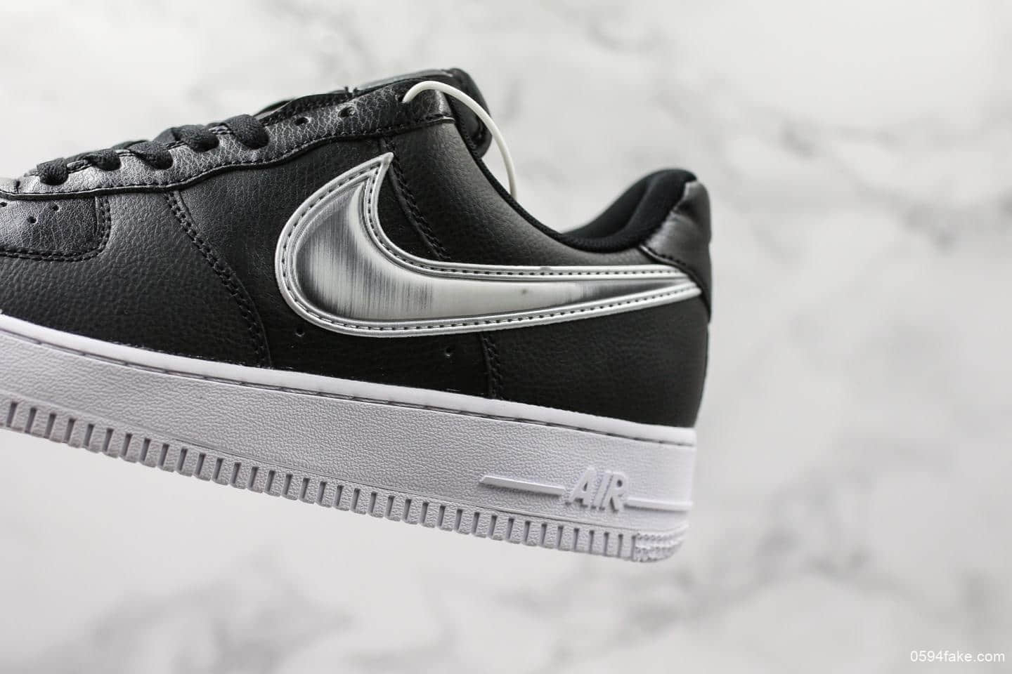 耐克Nike Air Force 1 07 LV8 Oversize Swoosh April公司级版本空军一号经典百搭休闲运动板鞋黑皮灰银渐变放大钩 货号：AO2441-003