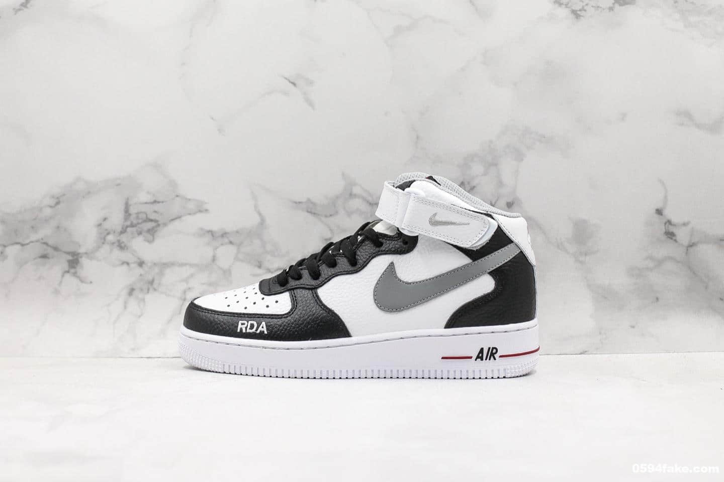 耐克Nike Air Force 1 Mid '07 White Black Grey纯原版本空军一号中帮经典百搭休闲运动板鞋内置全掌气垫原档案数据开发 货号：596728-303