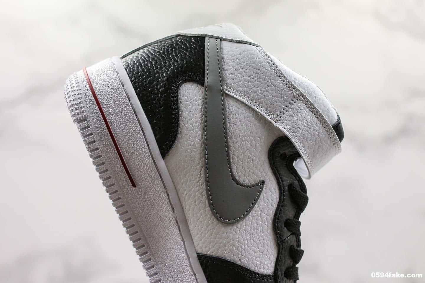 耐克Nike Air Force 1 Mid '07 White Black Grey纯原版本空军一号中帮经典百搭休闲运动板鞋内置全掌气垫原档案数据开发 货号：596728-303