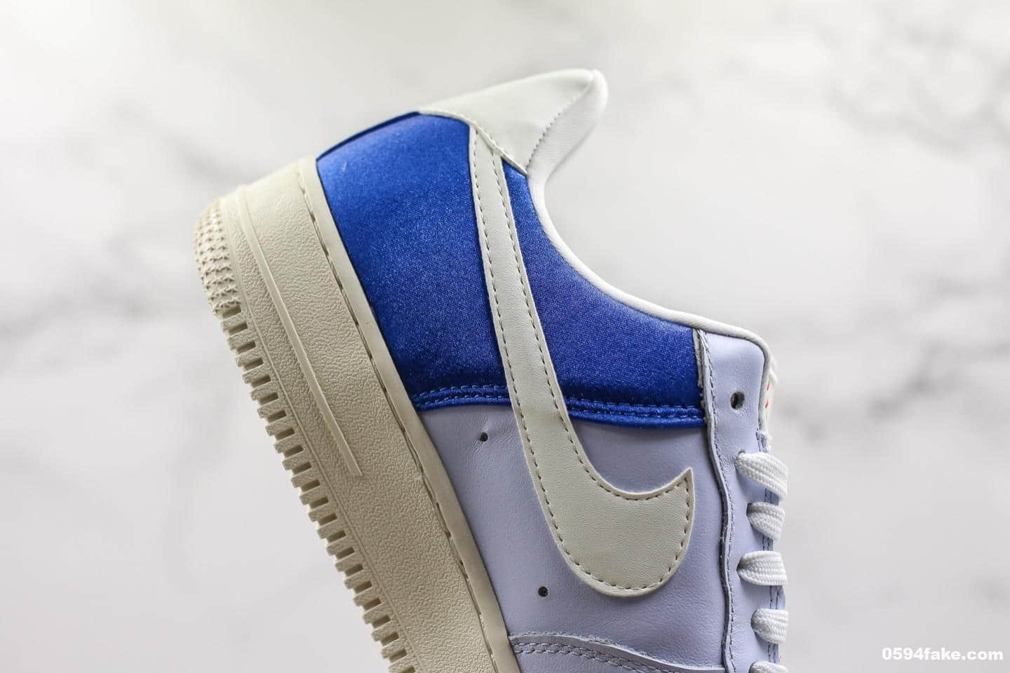 耐克Nike Air Force 1 Low公司级版本空军低帮浅蓝拼接独立私模ZP同源皮料鞋头电脑冲孔全掌气垫solo气垫 货号：AH8462-401