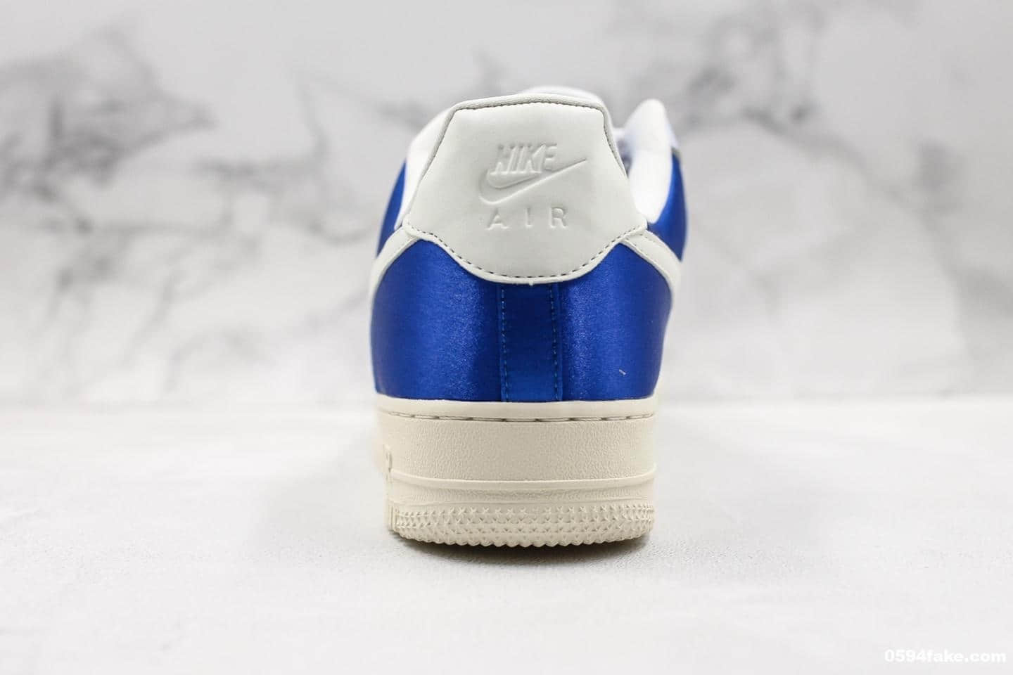 耐克Nike Air Force 1 Low公司级版本空军低帮浅蓝拼接独立私模ZP同源皮料鞋头电脑冲孔全掌气垫solo气垫 货号：AH8462-401