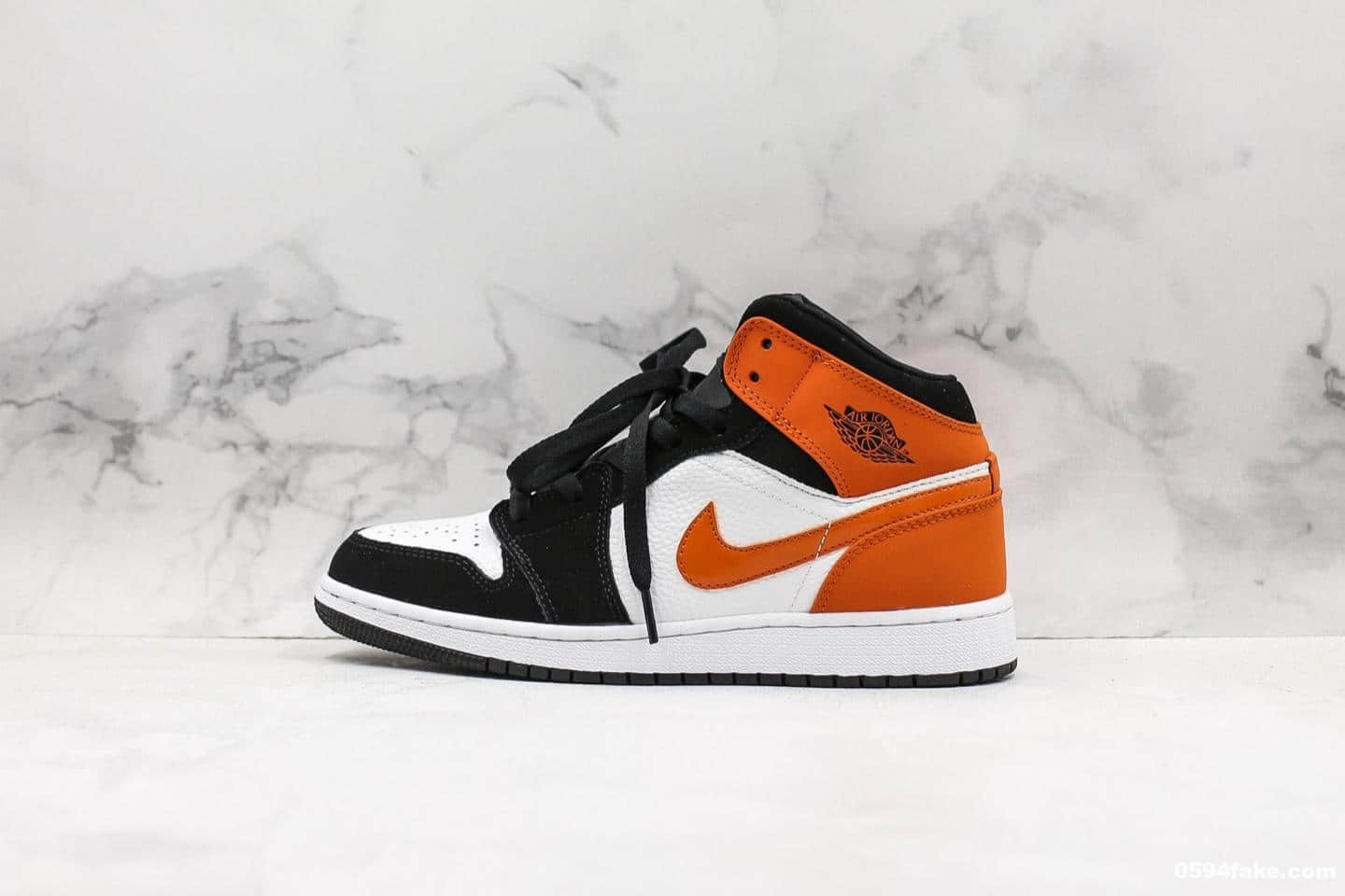 乔丹Air Jordan 1 Mid AJ1乔1中帮小扣碎中性文化篮球鞋全新批次原档案数据开发 货号：554724-058