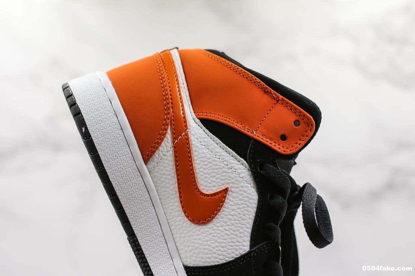 乔丹Air Jordan 1 Mid AJ1乔1中帮小扣碎中性文化篮球鞋全新批次原档案数据开发 货号：554724-058