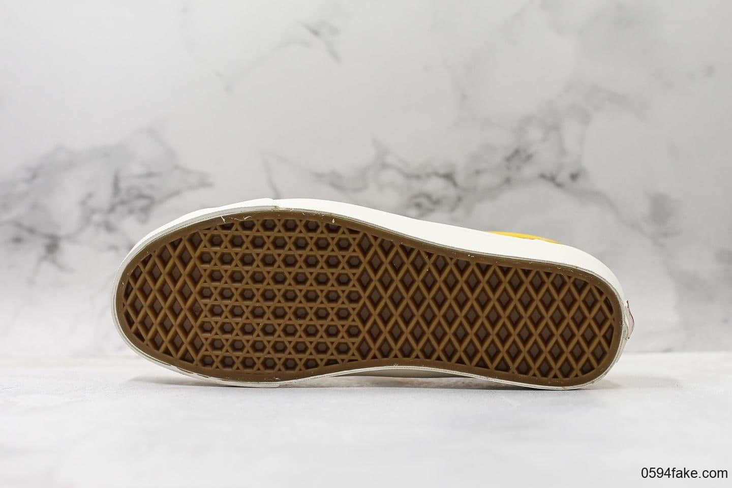 万斯Vault OG Style 36 LX真标硫化版本全新配色黑黄小头高端支线情侣滑板鞋 货号：VN0A4BVEVZ6