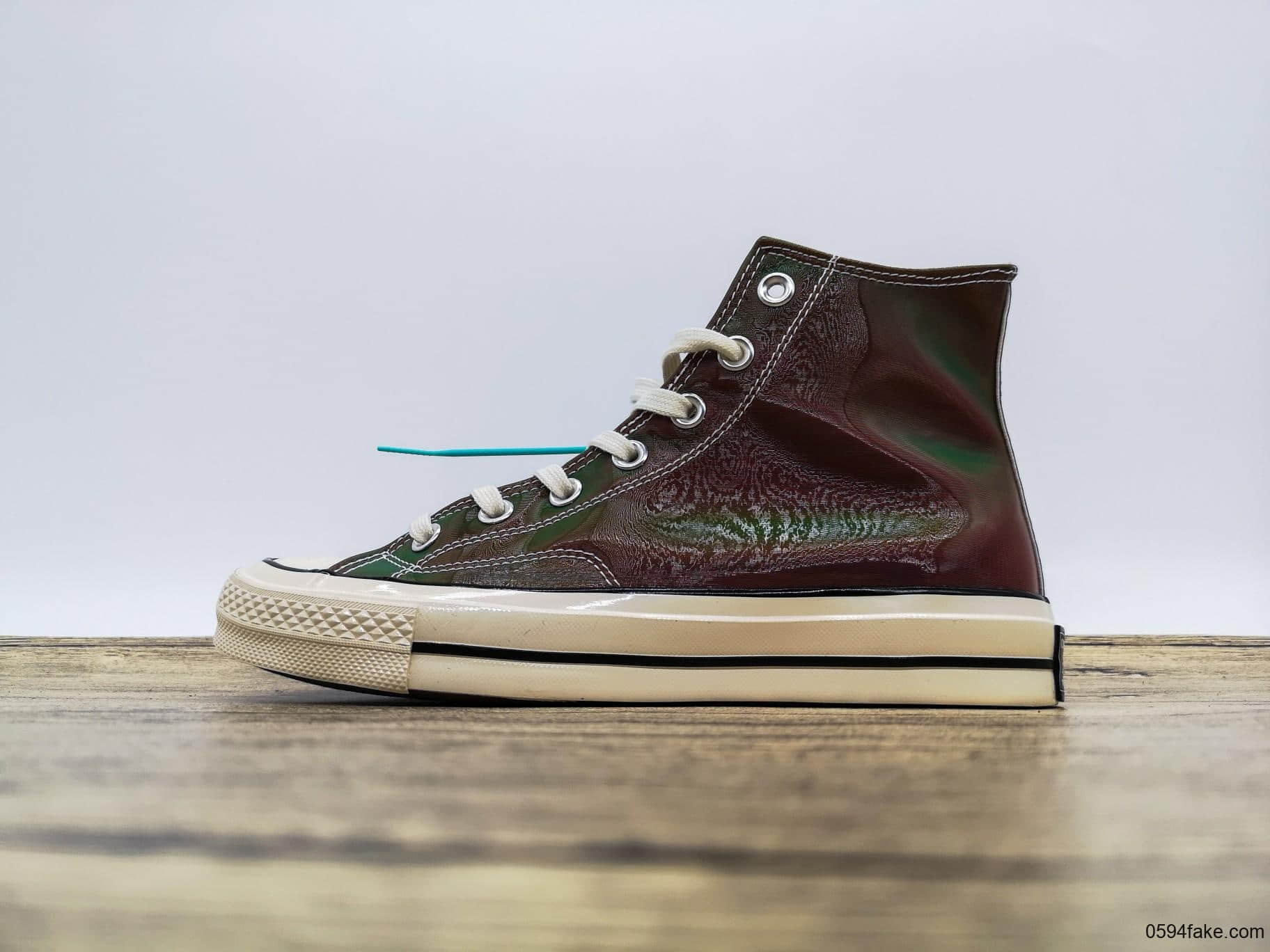 匡威Converse Chuck Taylor All Star 1970S公司级真标硫化版本复刻系列高帮休闲硫化板鞋炫彩渐变彩虹 货号：666667C