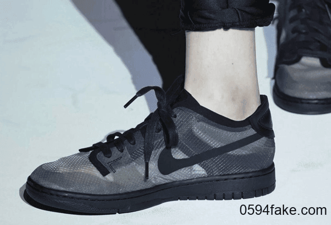 CDG x Nike Dunk Low实物图曝光！有点心动的感觉！