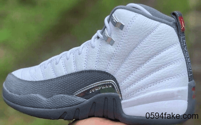 沉稳白灰配色！这双Air Jordan 12 “Dark Grey”你冲不冲？