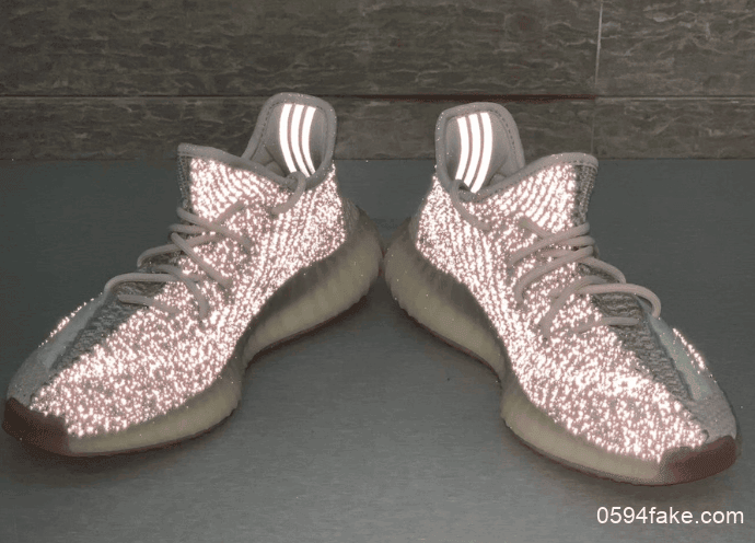 Yeezy Boost 350 V2释出两款全新配色官图！好看到哭泣！