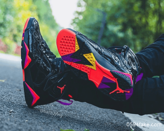 Air Jordan 7 WMNS “Black Patent Leather”释出上脚图！质感不俗！ 货号：313358-006