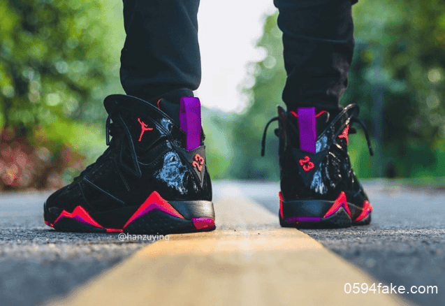 Air Jordan 7 WMNS “Black Patent Leather”释出上脚图！质感不俗！ 货号：313358-006