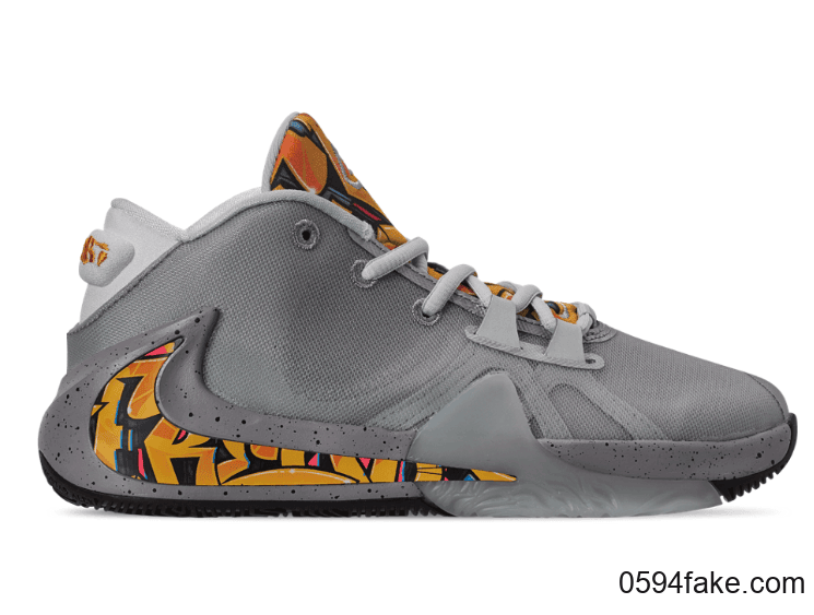 Nike Zoom Freak 1又有新配色登场！鞋舌个性涂鸦！大底反钩也不例外！ 货号：BQ5633-005