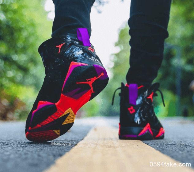 Air Jordan 7 WMNS “Black Patent Leather”释出上脚图！质感不俗！ 货号：313358-006