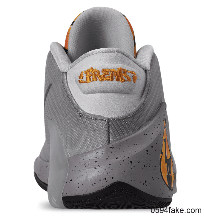 Nike Zoom Freak 1又有新配色登场！鞋舌个性涂鸦！大底反钩也不例外！ 货号：BQ5633-005
