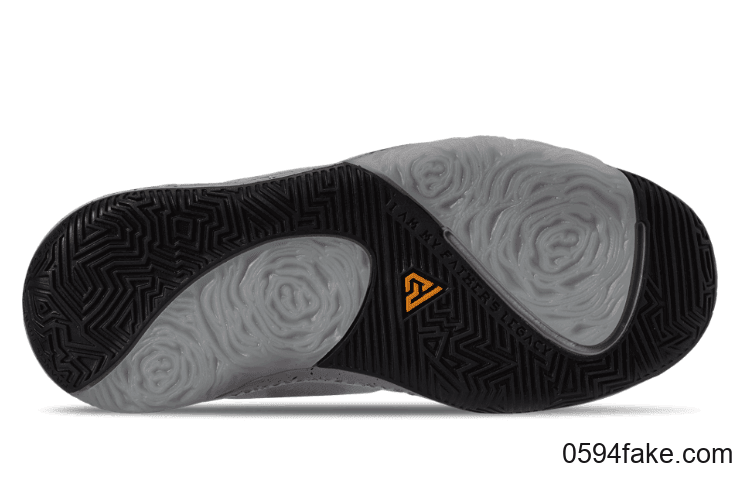 Nike Zoom Freak 1又有新配色登场！鞋舌个性涂鸦！大底反钩也不例外！ 货号：BQ5633-005