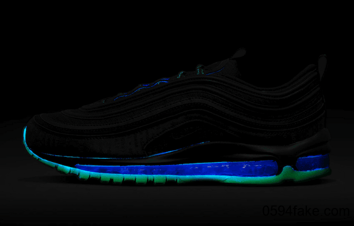 外底反光细节科幻十足！这双Nike Air Max 97有点看头！ 货号：921826-017