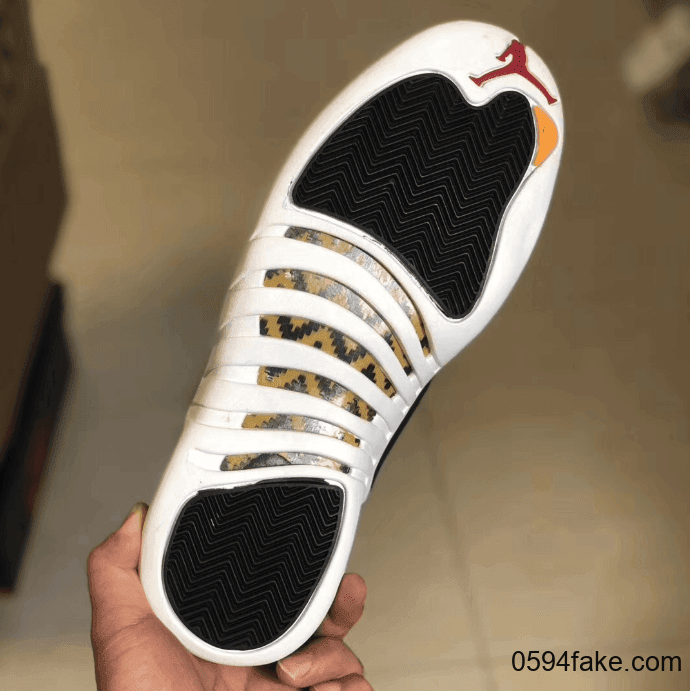 反转金扣Air Jordan 12“Reverse Taxi”释出最新实物图！ 货号：130690-017