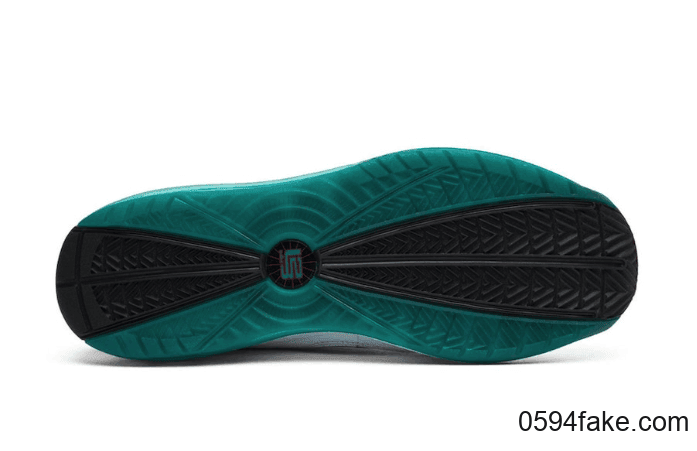 詹皇上脚“红毯”配色！Nike Air Max LeBron 7“ Red Carpet”即将复刻回归！ 货号：CU5133-100