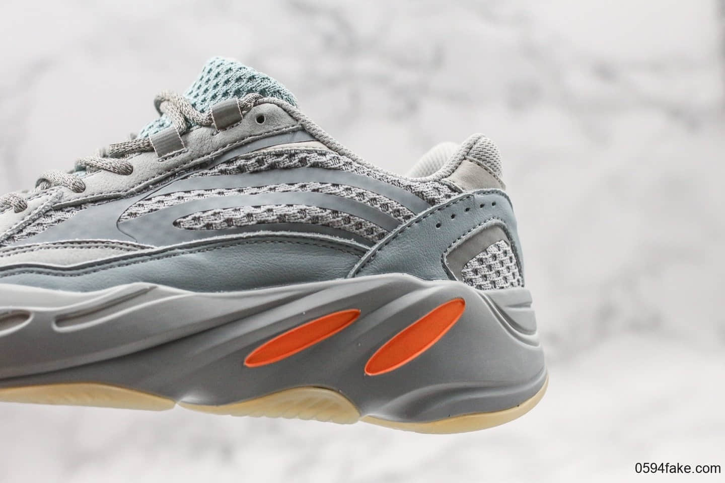 阿迪达斯adidas Yeezy Boost 700V2 Inertia纯原版本椰子700玉兔灰配色老爹鞋进口3M反光材质原厂巴斯夫大底 货号：FW2549