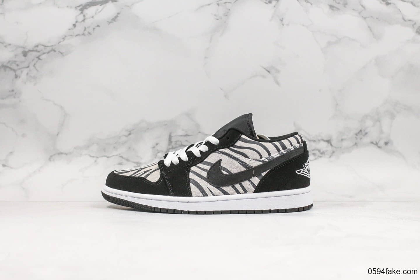 乔丹Air Jordan 1 Low GS Zebra全新斑马纹配色纯原版本内置气垫鞋面采用黑色牛巴革材质低帮AJ1 货号：553560-057