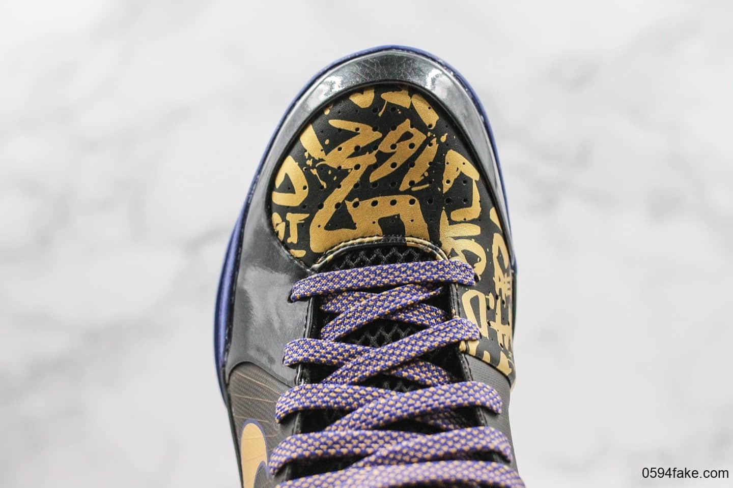 耐克Nike Zoom Kobe 4纯原版本科比4代字母涂鸦及时行乐专业实战篮球鞋内置碳板+Zoom气垫缓震 货号：354187-001