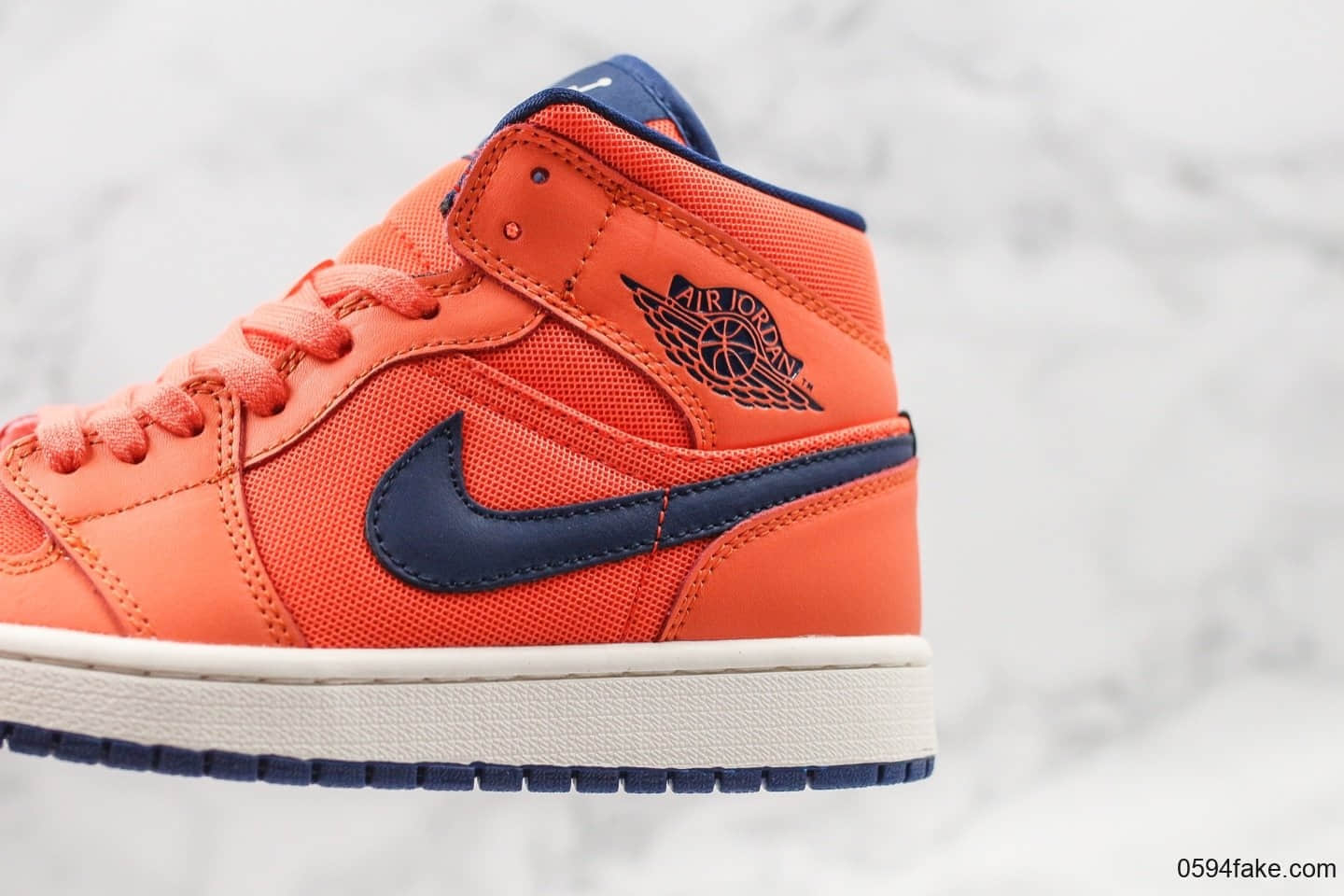 乔丹Air Jordan 1 Mid Releasing in Turf Orange珊瑚橙中帮AJ1纯原版本内置气垫搭载鞋面网眼透气 货号：CD7240-804