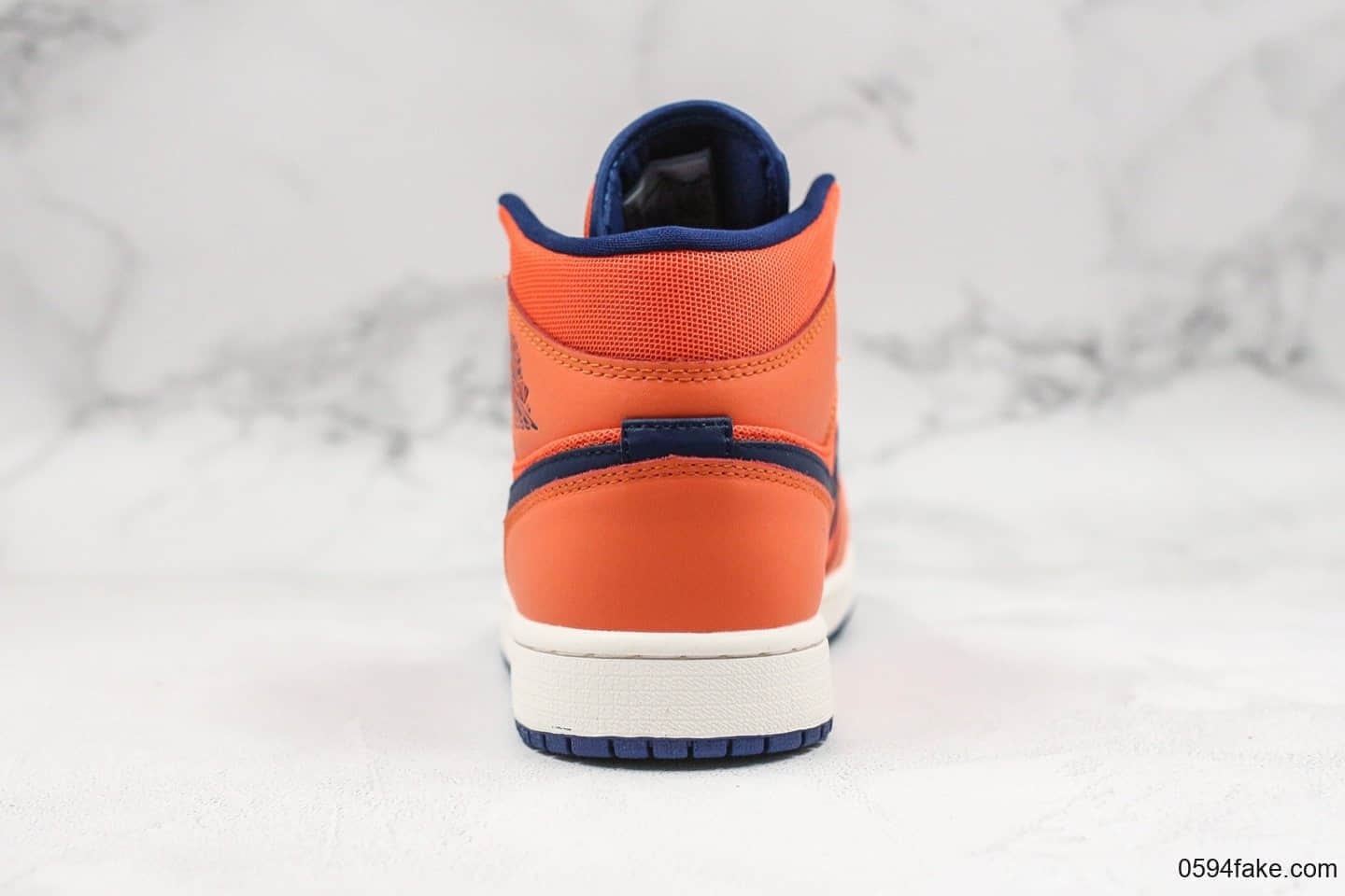 乔丹Air Jordan 1 Mid Releasing in Turf Orange珊瑚橙中帮AJ1纯原版本内置气垫搭载鞋面网眼透气 货号：CD7240-804