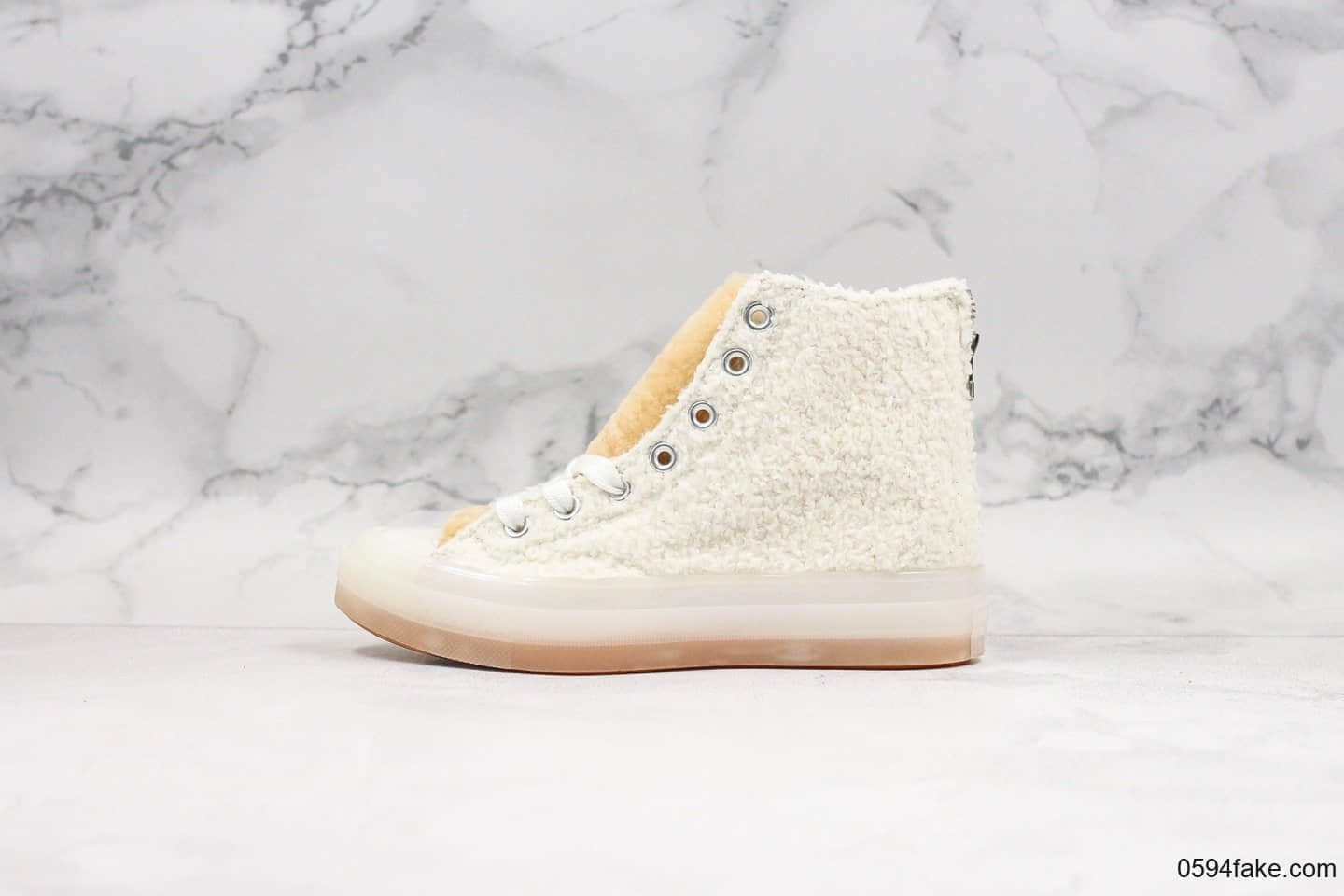 匡威Converse All Star Hi Faux Fur Sneaker明星签订款公司级版本绒毛丝果冻底阴阳鞋舌设计