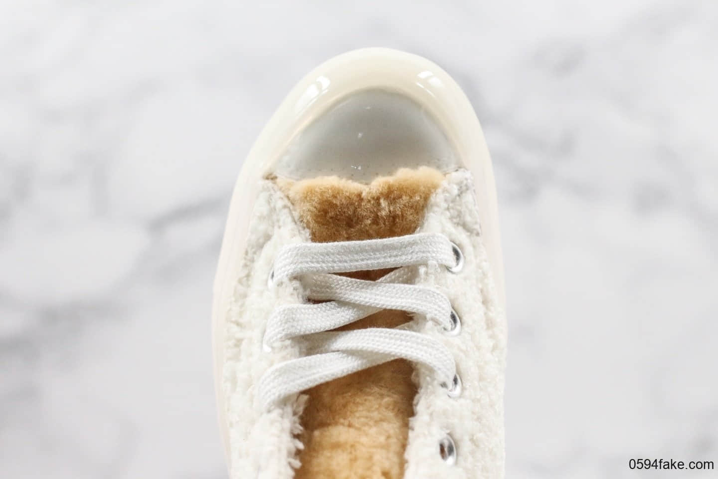 匡威Converse All Star Hi Faux Fur Sneaker明星签订款公司级版本绒毛丝果冻底阴阳鞋舌设计