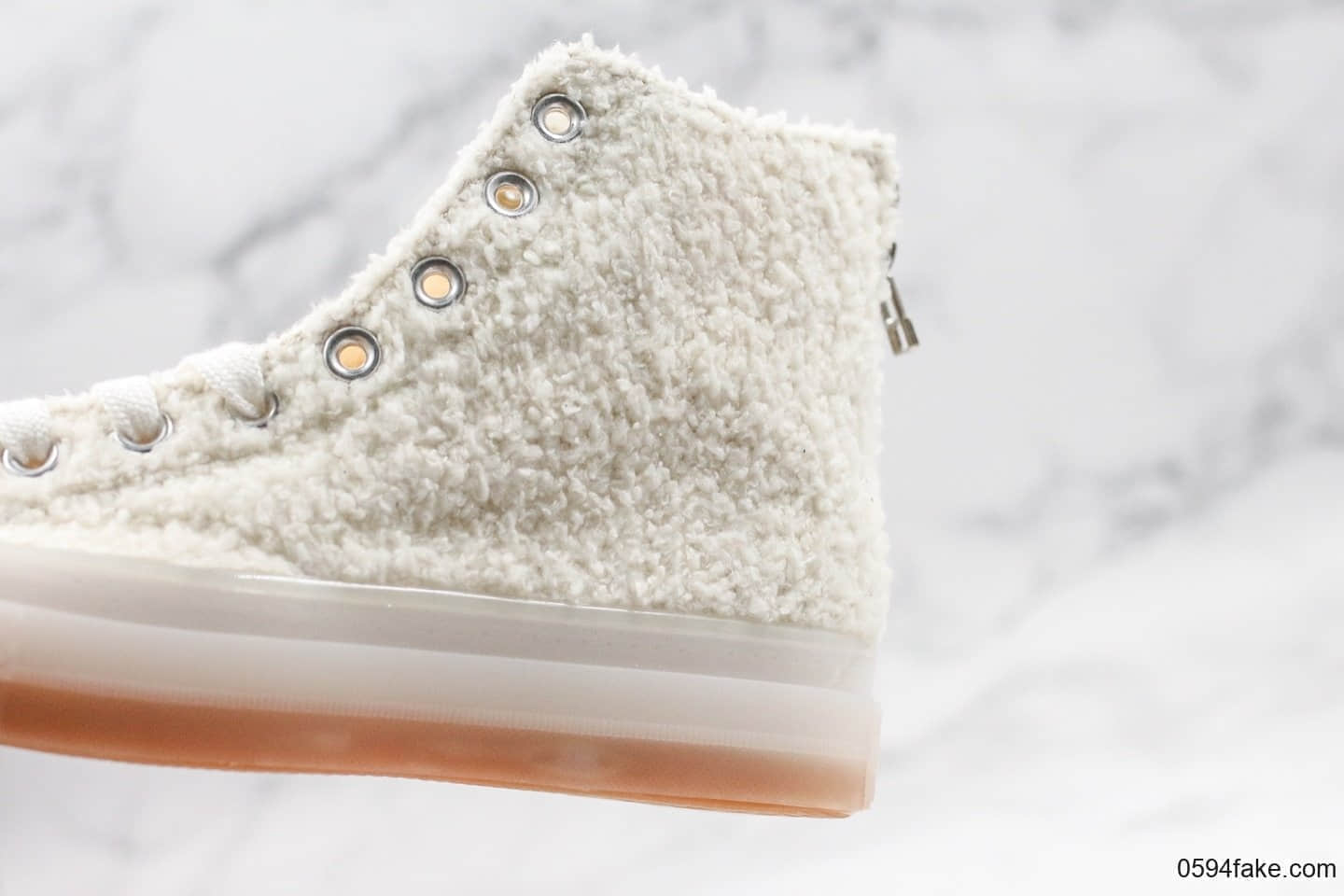 匡威Converse All Star Hi Faux Fur Sneaker明星签订款公司级版本绒毛丝果冻底阴阳鞋舌设计