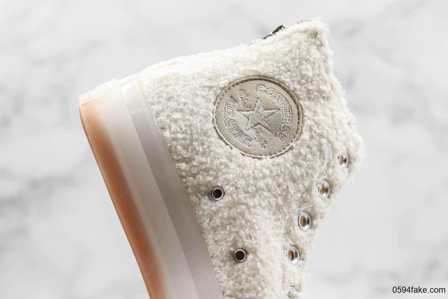匡威Converse All Star Hi Faux Fur Sneaker明星签订款公司级版本绒毛丝果冻底阴阳鞋舌设计