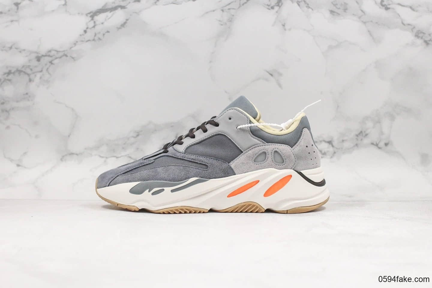 阿迪达斯Adidas Yeezy 700 Boost MAGNET椰子700磁铁配色虎扑纯原版本亲测APP大概率无法鉴定原厂巴斯夫大底 货号：FV9922