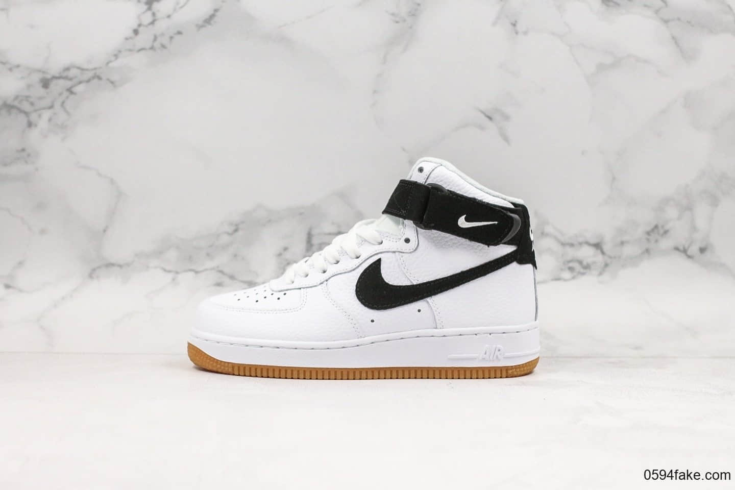 耐克Nike AIR Force 1 High White Gum公司级版本高帮空军一号黑白生胶色高帮系列潮流休闲板鞋 货号：AT7653-100