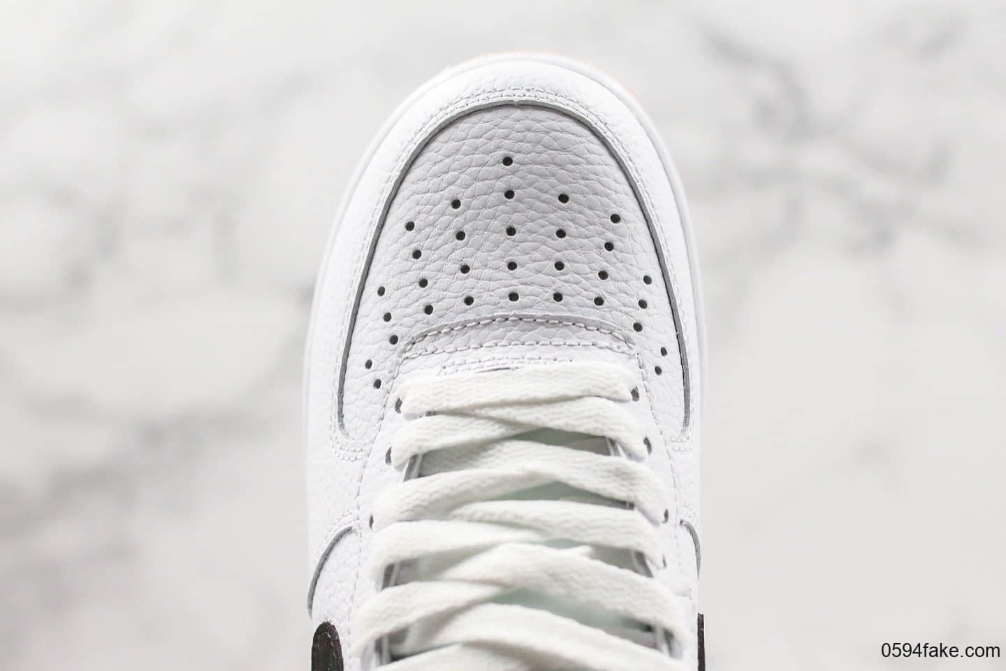 耐克Nike AIR Force 1 High White Gum公司级版本高帮空军一号黑白生胶色高帮系列潮流休闲板鞋 货号：AT7653-100