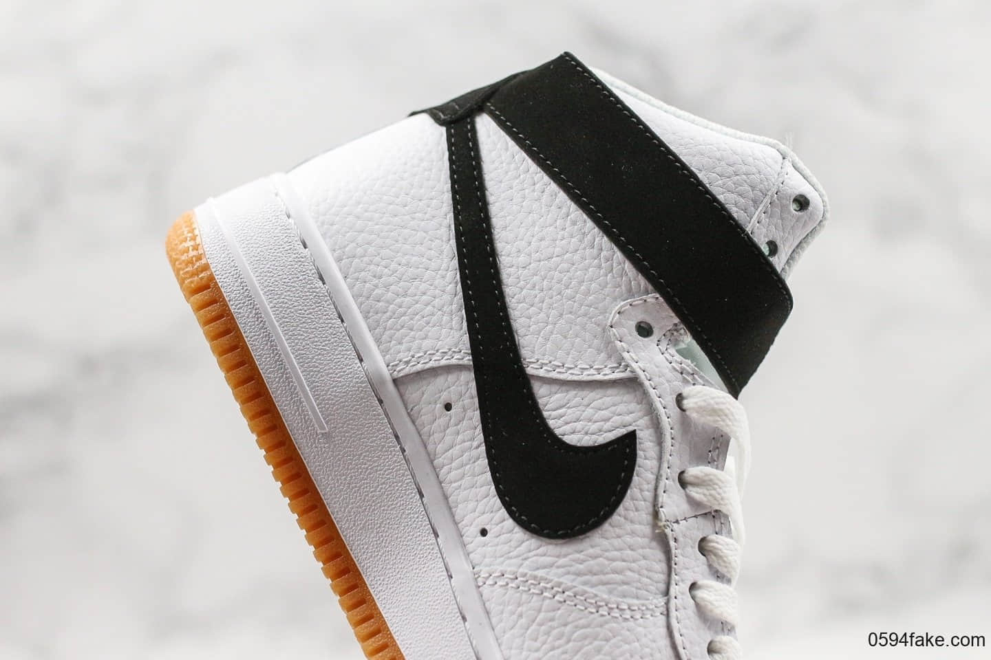 耐克Nike AIR Force 1 High White Gum公司级版本高帮空军一号黑白生胶色高帮系列潮流休闲板鞋 货号：AT7653-100