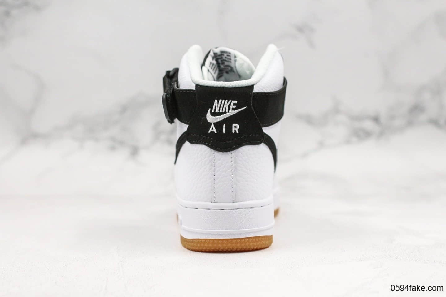 耐克Nike AIR Force 1 High White Gum公司级版本高帮空军一号黑白生胶色高帮系列潮流休闲板鞋 货号：AT7653-100