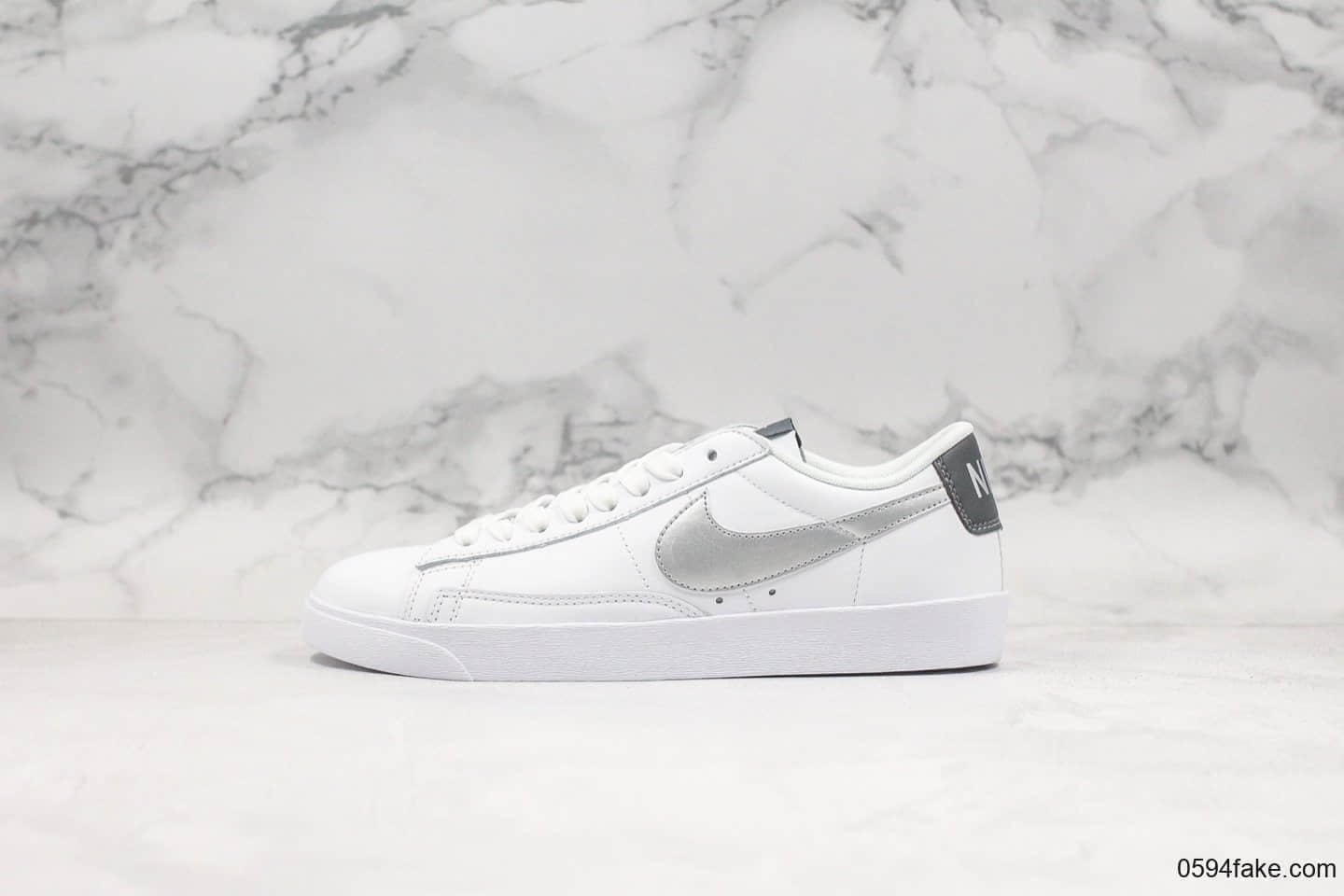 耐克NIKE BLAZER LOW LE公司级版本开拓者低帮板鞋银钩灰标全新配色全头层纳帕皮质原盒原标双层中底布 货号：AV9370-106