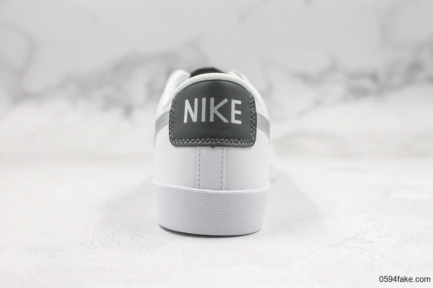 耐克NIKE BLAZER LOW LE公司级版本开拓者低帮板鞋银钩灰标全新配色全头层纳帕皮质原盒原标双层中底布 货号：AV9370-106