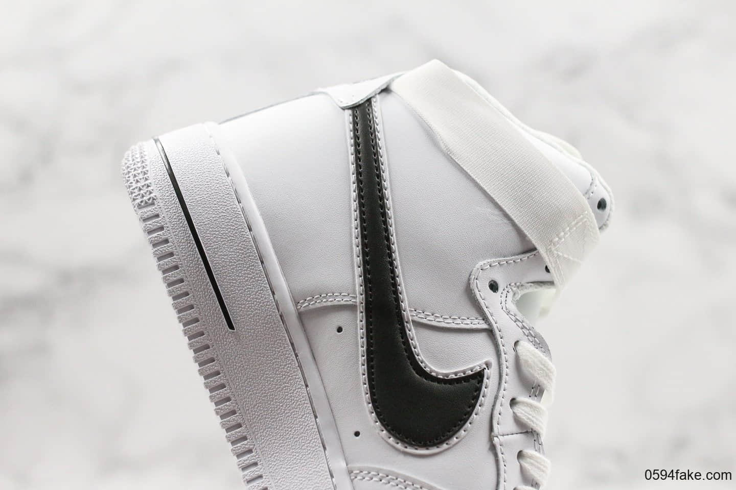 耐克Nike Air Force 1 High ’07纯原版本高帮空军一号海外发售款黑白内置全掌气垫 货号：AT4141-108