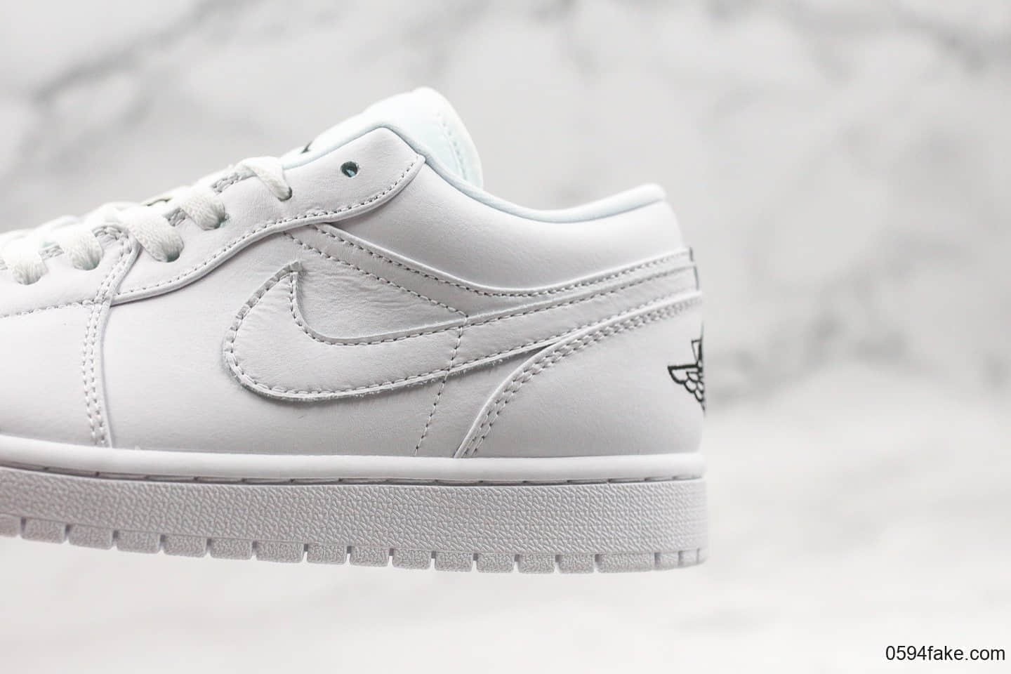 耐克Nike Air Jordan 1 Low GS公司级版本乔丹AJ1低帮纯白黑标后张sole气垫原鞋开模 货号：553560-101