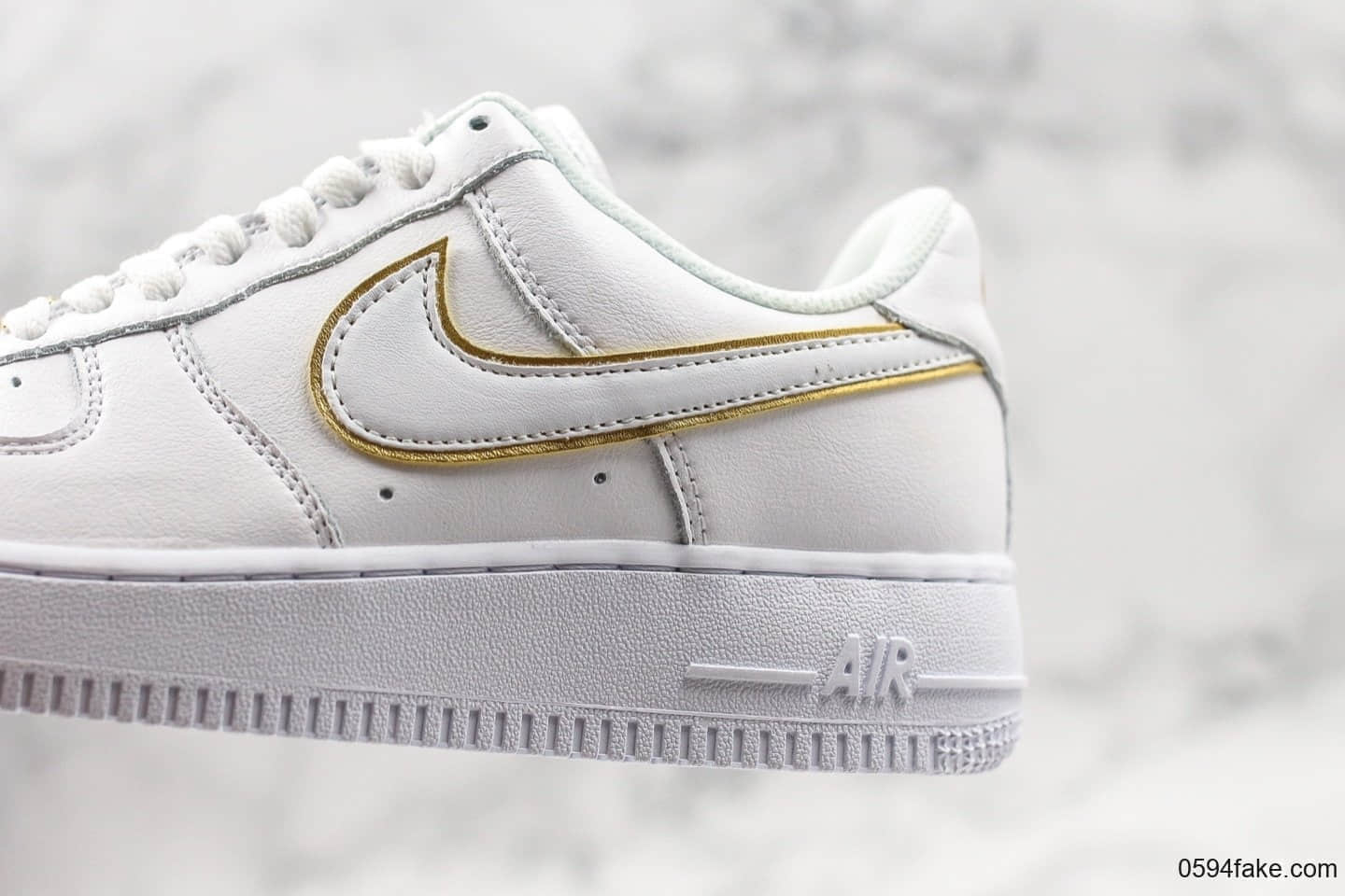 耐克Nike Air Force 1'07 LV8公司级版本低帮空军一号新镭射金边板鞋原标原盒半码齐全全掌气垫加持 货号：AO2132-101