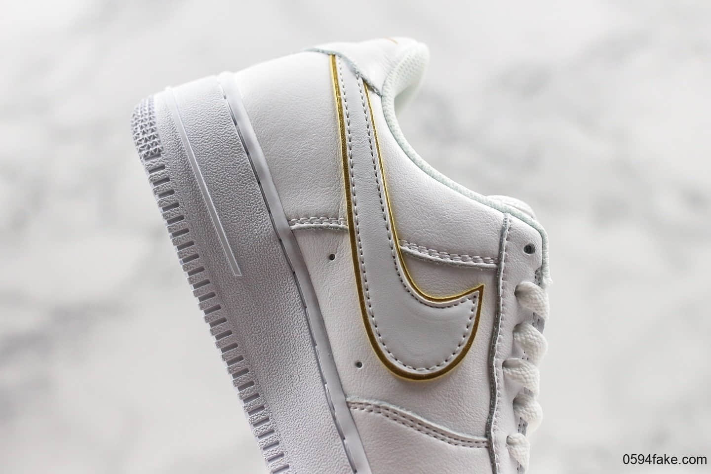 耐克Nike Air Force 1'07 LV8公司级版本低帮空军一号新镭射金边板鞋原标原盒半码齐全全掌气垫加持 货号：AO2132-101