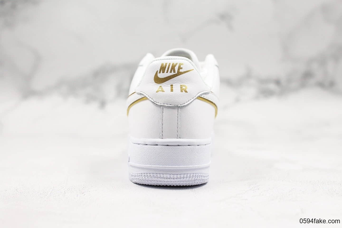 耐克Nike Air Force 1'07 LV8公司级版本低帮空军一号新镭射金边板鞋原标原盒半码齐全全掌气垫加持 货号：AO2132-101