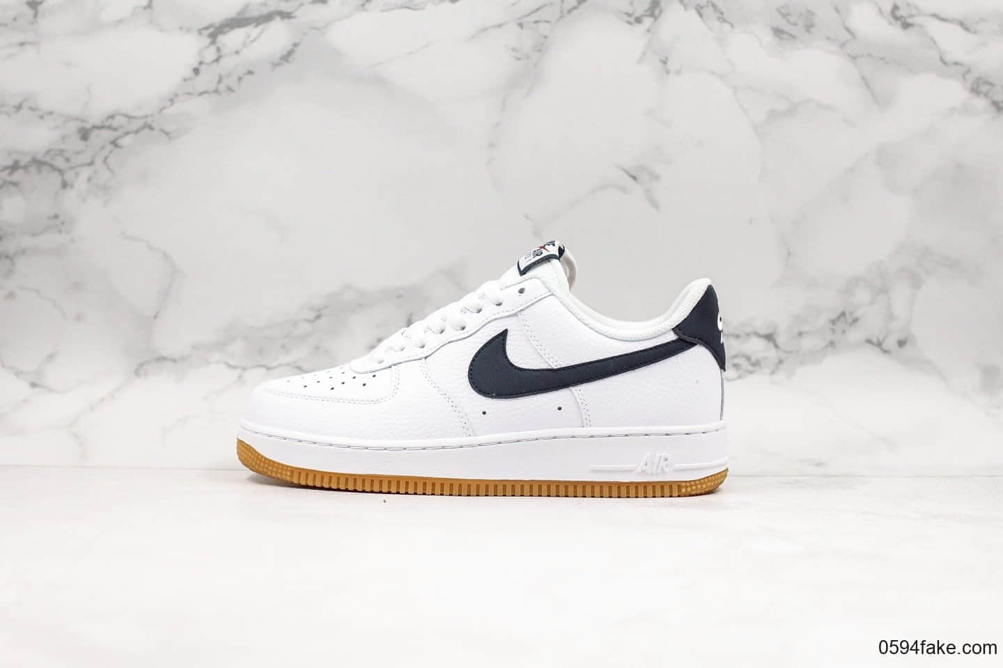 耐克Nike Air Force 1空军一号AF1休闲板鞋运动鞋白黑公司级带半码头层皮鞋头电脑冲孔内置软底气垫 货号：CI0057-100