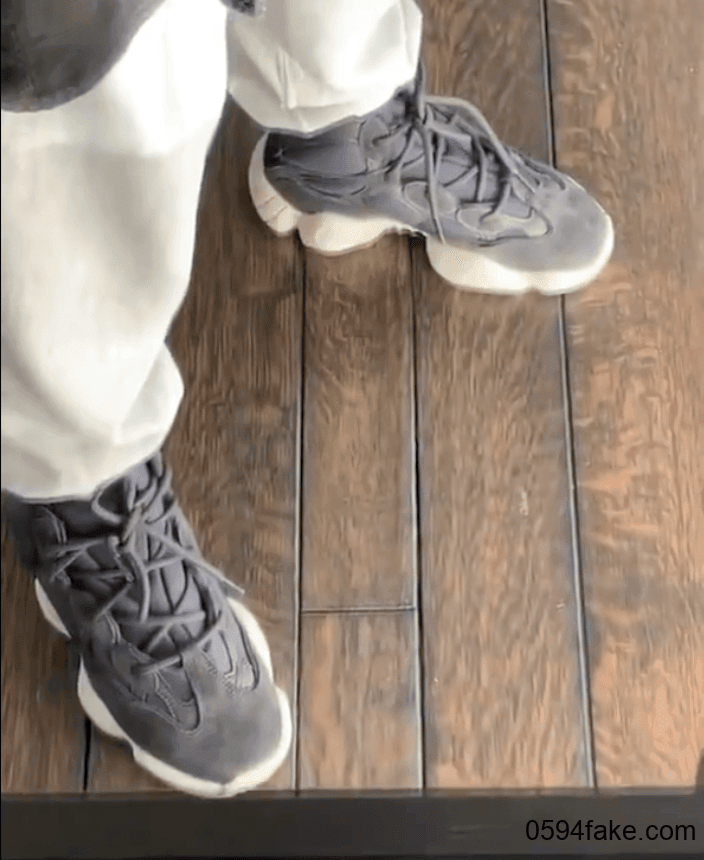 卡戴珊大姐上脚Yeezy 500 High！看着有点cool！