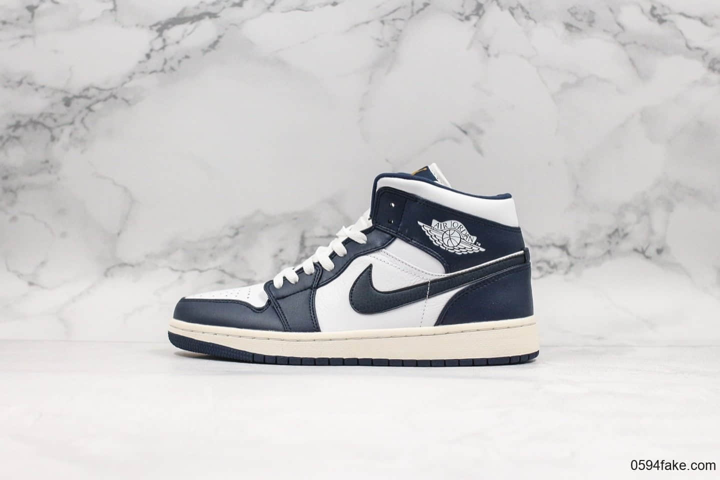 乔丹Air Jordan 1 Mid纯原版本中帮黑耀石AJ1原盒原标原档案数据开发鞋面全头层荔枝纹 货号：554724-174