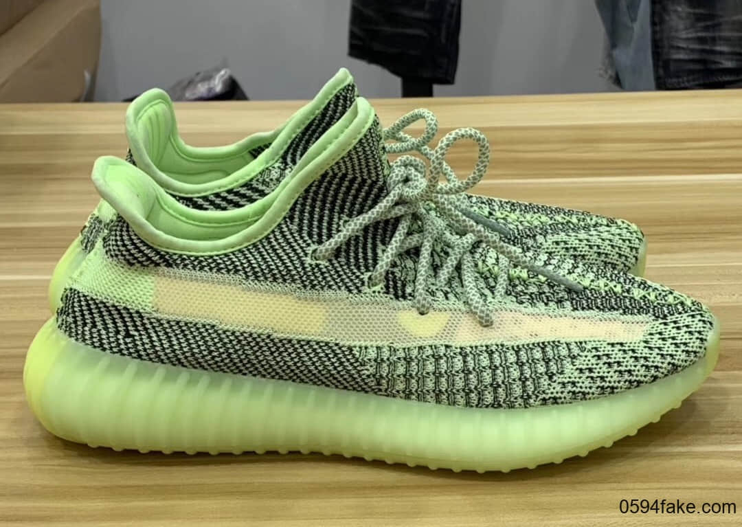  Yeezy Boost 350 V2“ Yeezreel”最新实物图来了！吸睛利器就是它没错了！