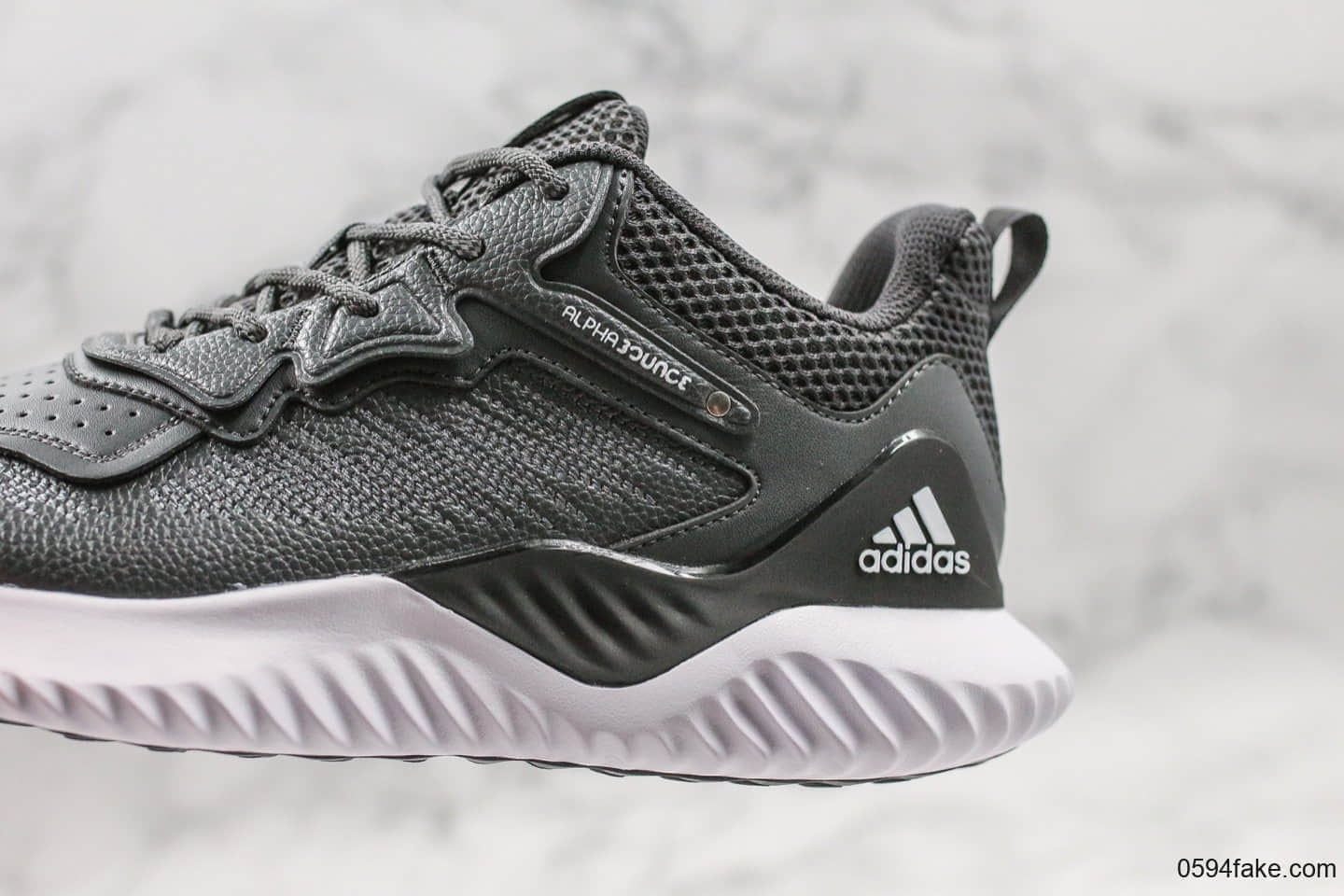 阿迪达斯Adidas Alphabounce Beyond m阿尔法纯原版本官方同步发售全新皮面款鞋面可防水