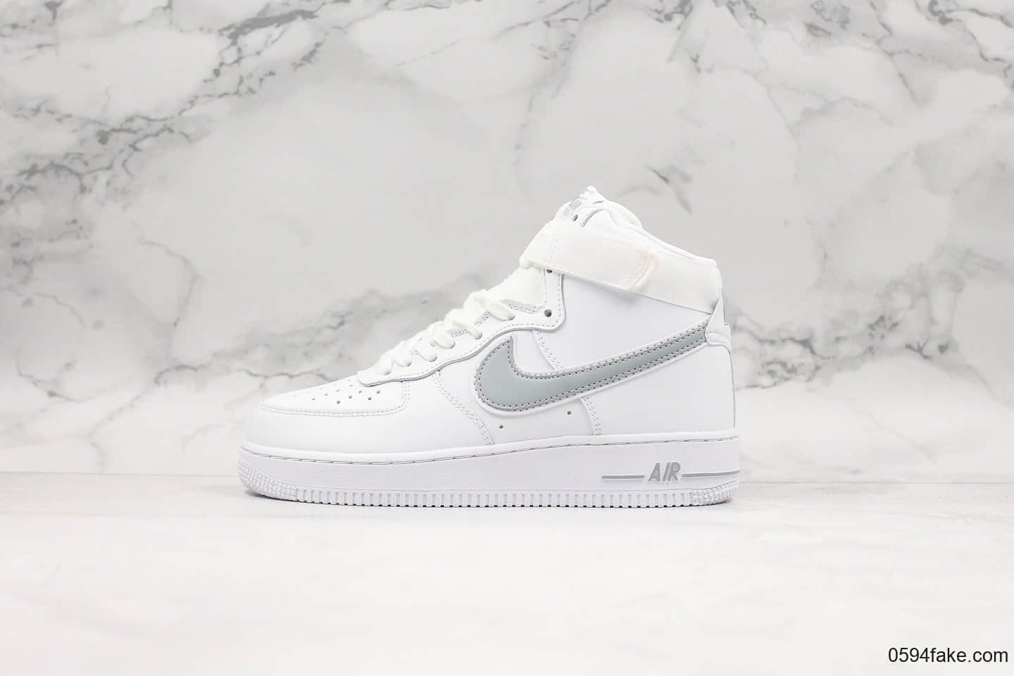 耐克Nike Air force1 07'V8海外发售版白银灰配色纯原版本高帮空军一号新版原厂纸板全掌气垫加持 货号：AT4141-100